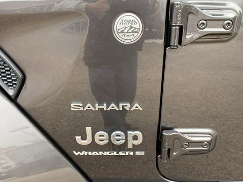 Used 2024 Jeep Wrangler Sahara w/ Safety Group image 13