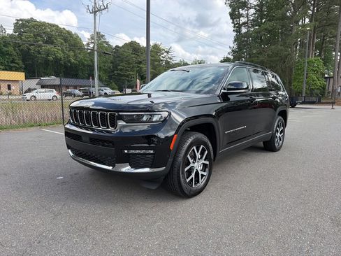 Used 2025 Jeep Grand Cherokee L Limited w/ Luxury Tech Group II AWD/4WD image 2