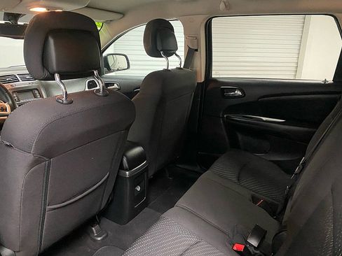 Used 2017 Dodge Journey SE w/ Flexible Seating Group image 11