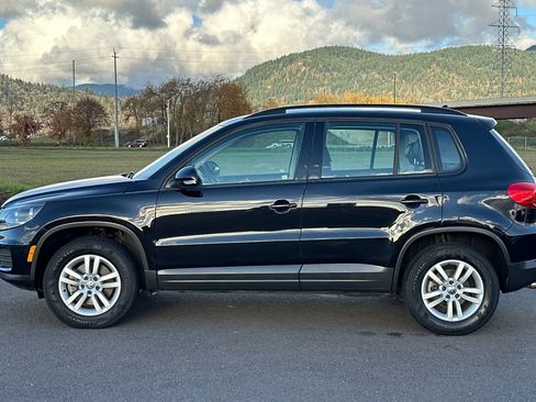 Used 2017 Volkswagen Tiguan S image 6