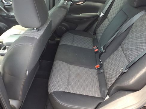 Used 2018 Nissan Rogue Sport SV w/ SV Technology Package FWD image 13