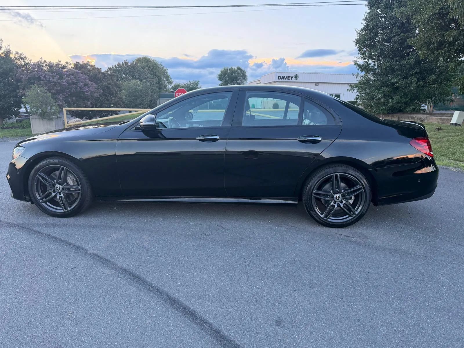 Used 2019 Mercedes-Benz E 300 4MATIC w/ Premium 1 Package image 9