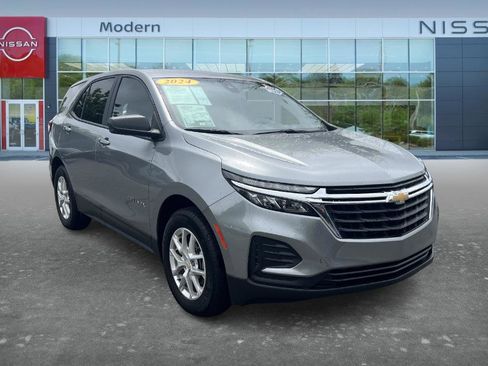 Used 2024 Chevrolet Equinox LS w/ LS Convenience Package FWD image 3