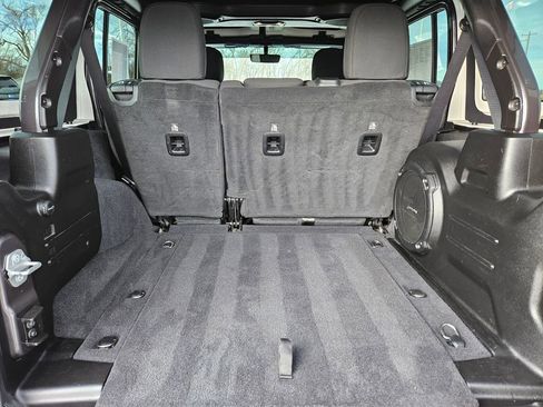 Used 2019 Jeep Wrangler Unlimited Rubicon image 28