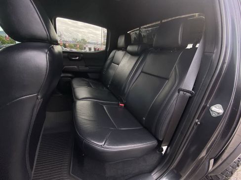 Used 2020 Toyota Tacoma TRD Sport w/ TRD Premium Sport Package image 23