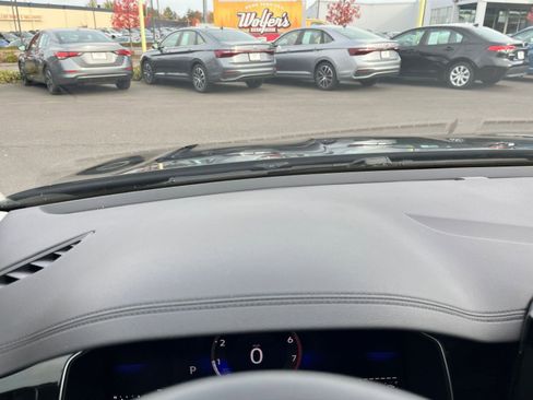 Used 2025 Volkswagen Jetta SE image 34