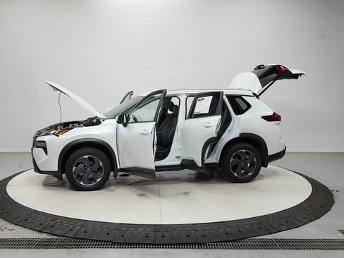 Used 2025 Nissan Rogue SV w/ SV Premium Package FWD image 12