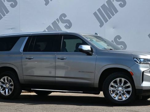 Used 2023 Chevrolet Suburban Premier RWD image 3