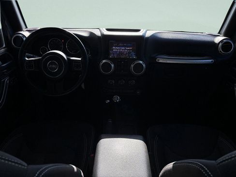 Used 2015 Jeep Wrangler Unlimited Sahara w/ Connectivity Group AWD/4WD image 24