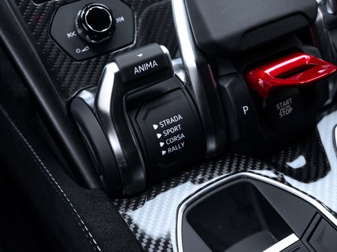 Used 2024 Lamborghini Urus Performante image 38