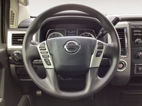 Used 2017 Nissan Titan SV RWD image 18