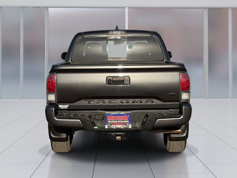 Used 2020 Toyota Tacoma TRD Sport w/ Technology Package RWD image 5
