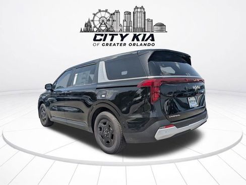 New 2026 Kia Carnival FWD image 3