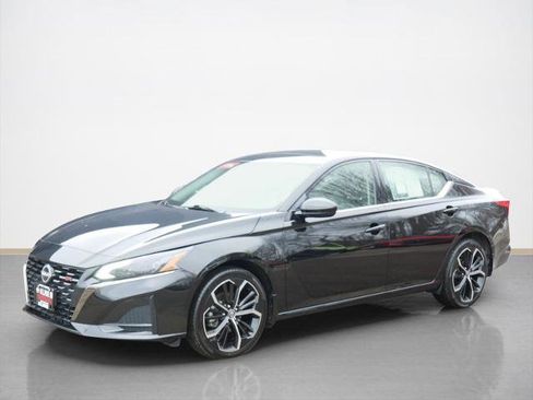 Certified 2023 Nissan Altima 2.5 SR w/ SR Premium Package image 7