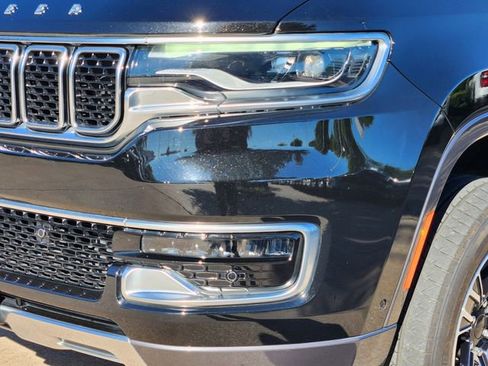 Certified 2022 Jeep Wagoneer Series III w/ Rear Seat Video Group 1 AWD/4WD image 8