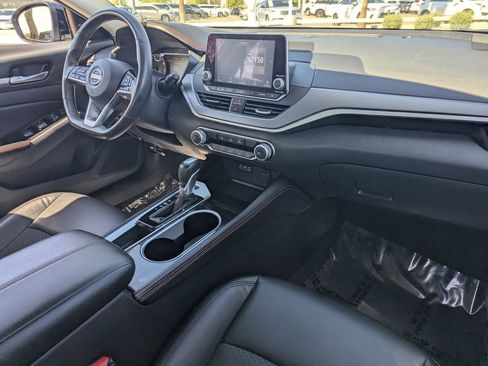 Certified 2025 Nissan Altima 2.5 SR FWD image 13