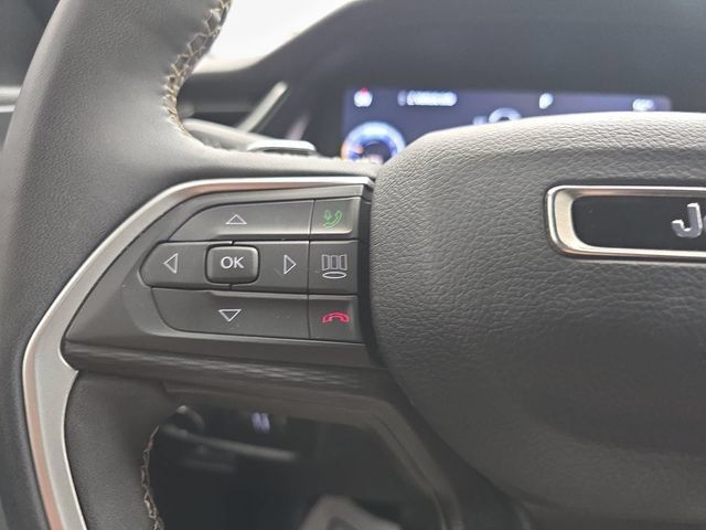Used 2023 Jeep Grand Cherokee L Laredo AWD/4WD image 17