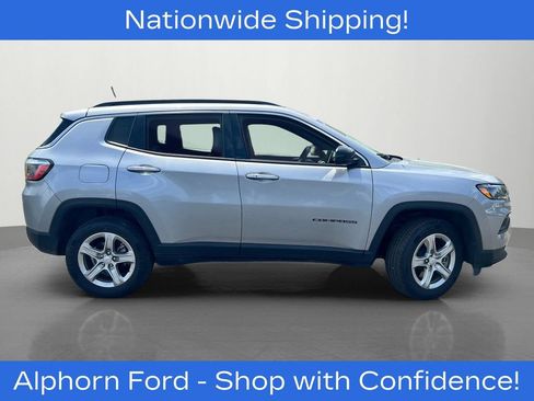 Used 2024 Jeep Compass Latitude AWD/4WD image 2