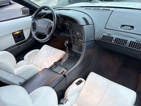 Used 1992 Chevrolet Corvette Convertible image 21