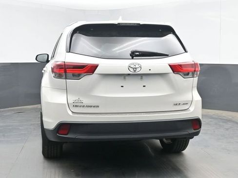 Used 2019 Toyota Highlander XLE w/ Carpet Mat Package (TMS) AWD/4WD image 13