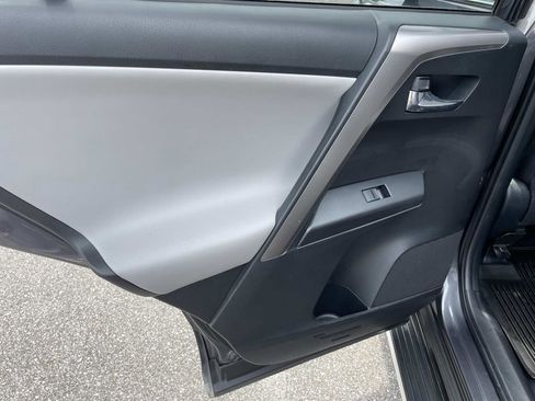 Used 2017 Toyota RAV4 XLE FWD image 12