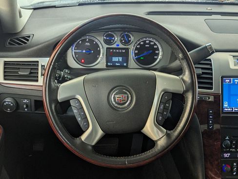 Used 2014 Cadillac Escalade ESV Luxury image 4