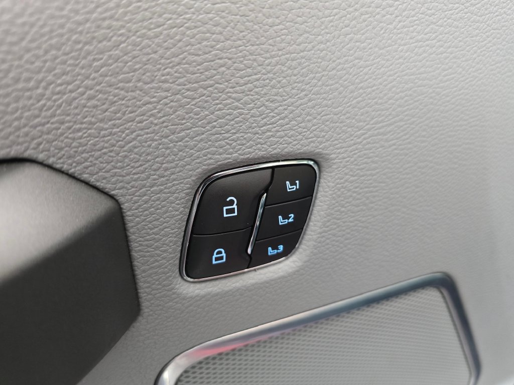 Used 2022 Ford F350 Limited AWD/4WD image 26