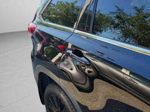 Used 2019 Toyota Highlander SE AWD/4WD image 18