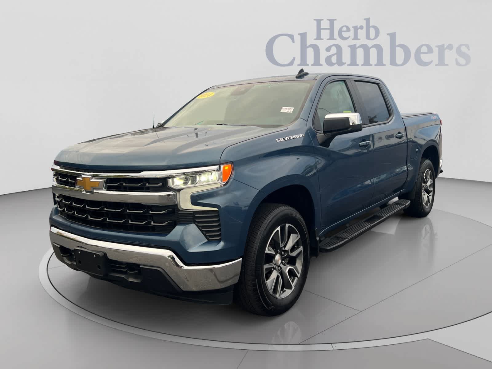 Used 2024 Chevrolet Silverado 1500 LT AWD/4WD image 4