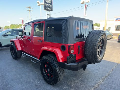 Used 2014 Jeep Wrangler Unlimited Sahara w/ Connectivity Group AWD/4WD image 4