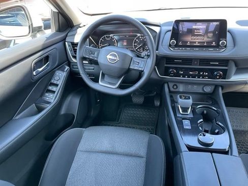 Certified 2025 Nissan Rogue SV AWD/4WD image 9