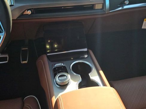 New 2026 Cadillac Vistiq Platinum image 17