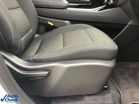 Used 2025 Chevrolet Traverse LT image 27