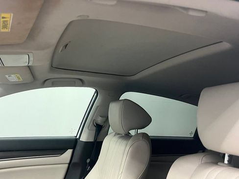 Used 2021 Honda Accord Touring image 11
