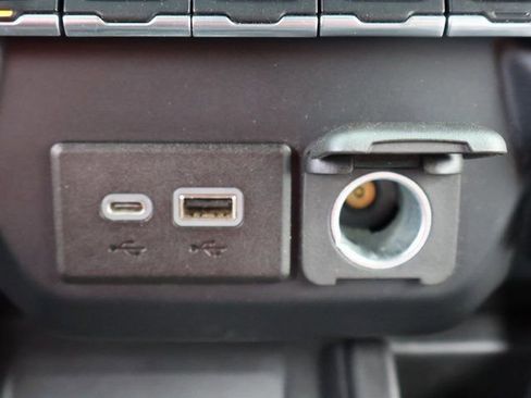 Used 2019 Chevrolet Silverado 1500 High Country w/ High Country Premium Package AWD/4WD image 39