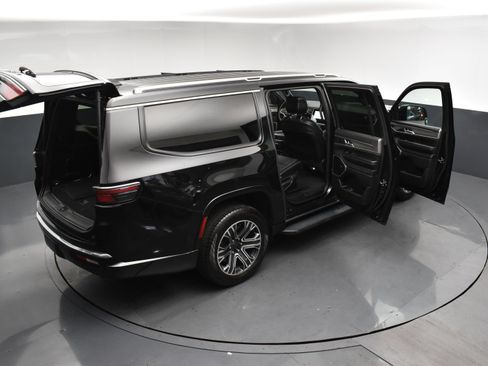 Used 2023 Jeep Wagoneer L Series II AWD/4WD image 35