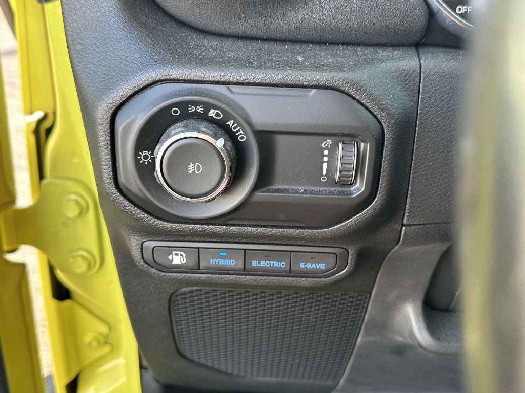 Used 2023 Jeep Wrangler Unlimited Sahara w/ Cold Weather Group AWD/4WD image 24