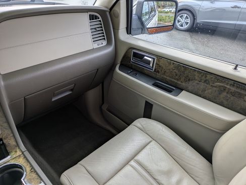 Used 2015 Lincoln Navigator 4DR 2WD SELECT image 17