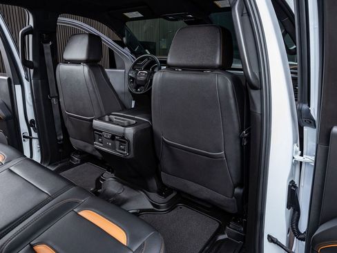 Used 2024 GMC Sierra 2500 AT4 image 31