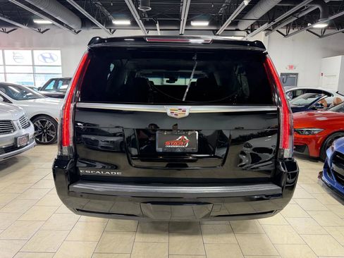 Used 2017 Cadillac Escalade ESV Luxury image 5
