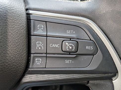 Certified 2023 Jeep Grand Cherokee L Laredo image 21