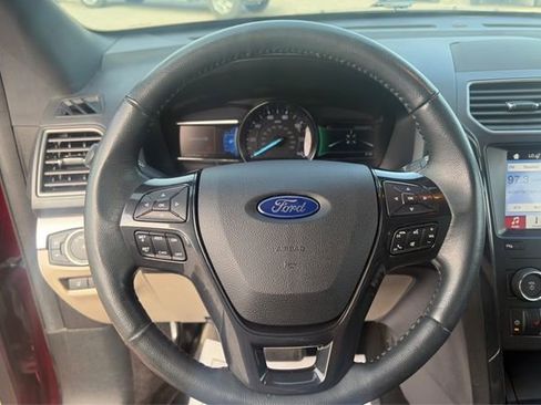Used 2019 Ford Explorer XLT w/ Equipment Group 202A AWD/4WD image 16