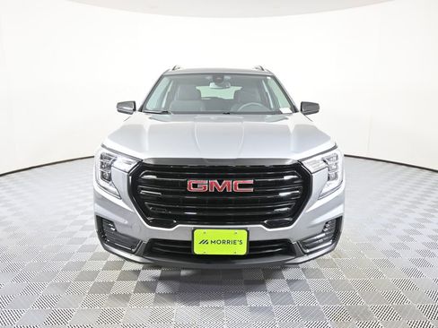 Used 2023 GMC Terrain SLE w/ Driver Convenience Package image 10