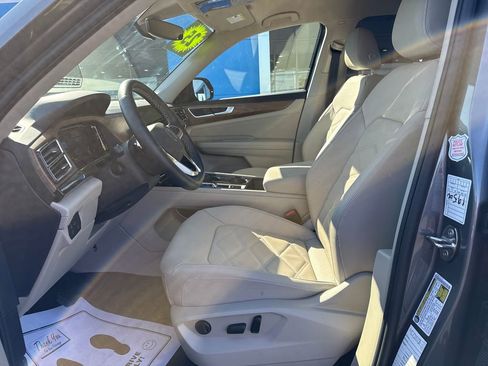 Used 2025 Volkswagen Atlas SE image 10