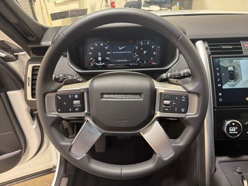 Used 2025 Land Rover Discovery S AWD/4WD image 14