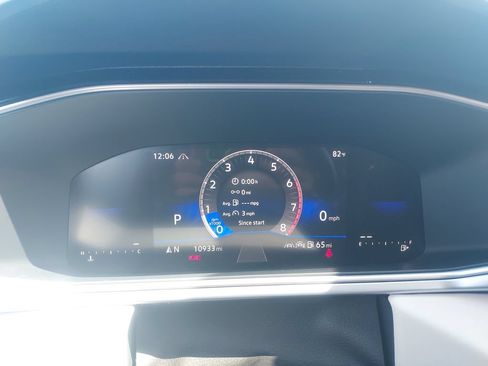 Certified 2025 Volkswagen Taos SE AWD/4WD image 11