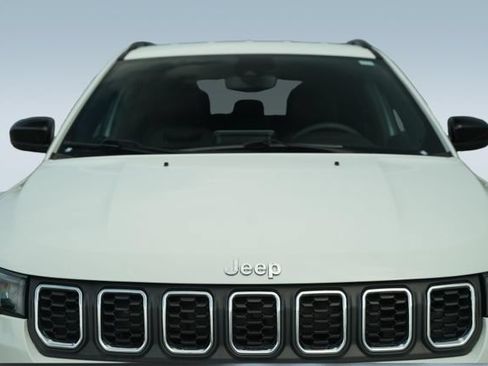 Used 2025 Jeep Compass Latitude AWD/4WD image 41
