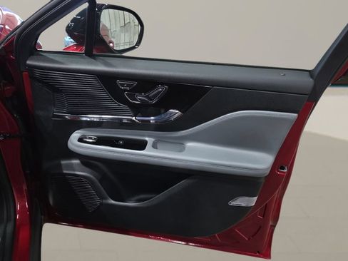 Used 2021 Lincoln Corsair FWD image 30
