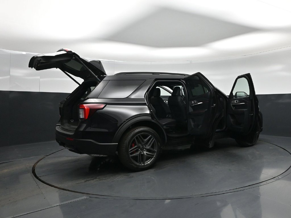 Certified 2026 Ford Explorer ST-Line w/ ST-Line Street Pack AWD/4WD image 5