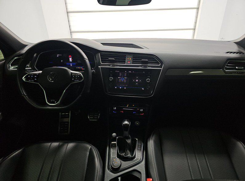 Used 2024 Volkswagen Tiguan SE R-Line AWD/4WD image 5
